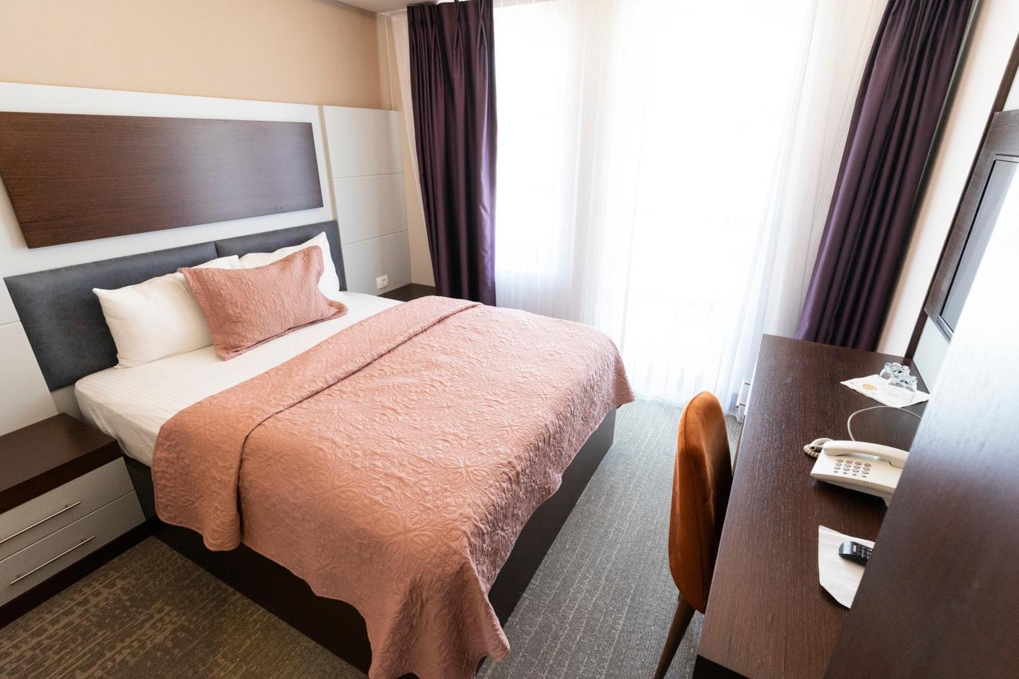 Hotel Prizreni Extérieur photo