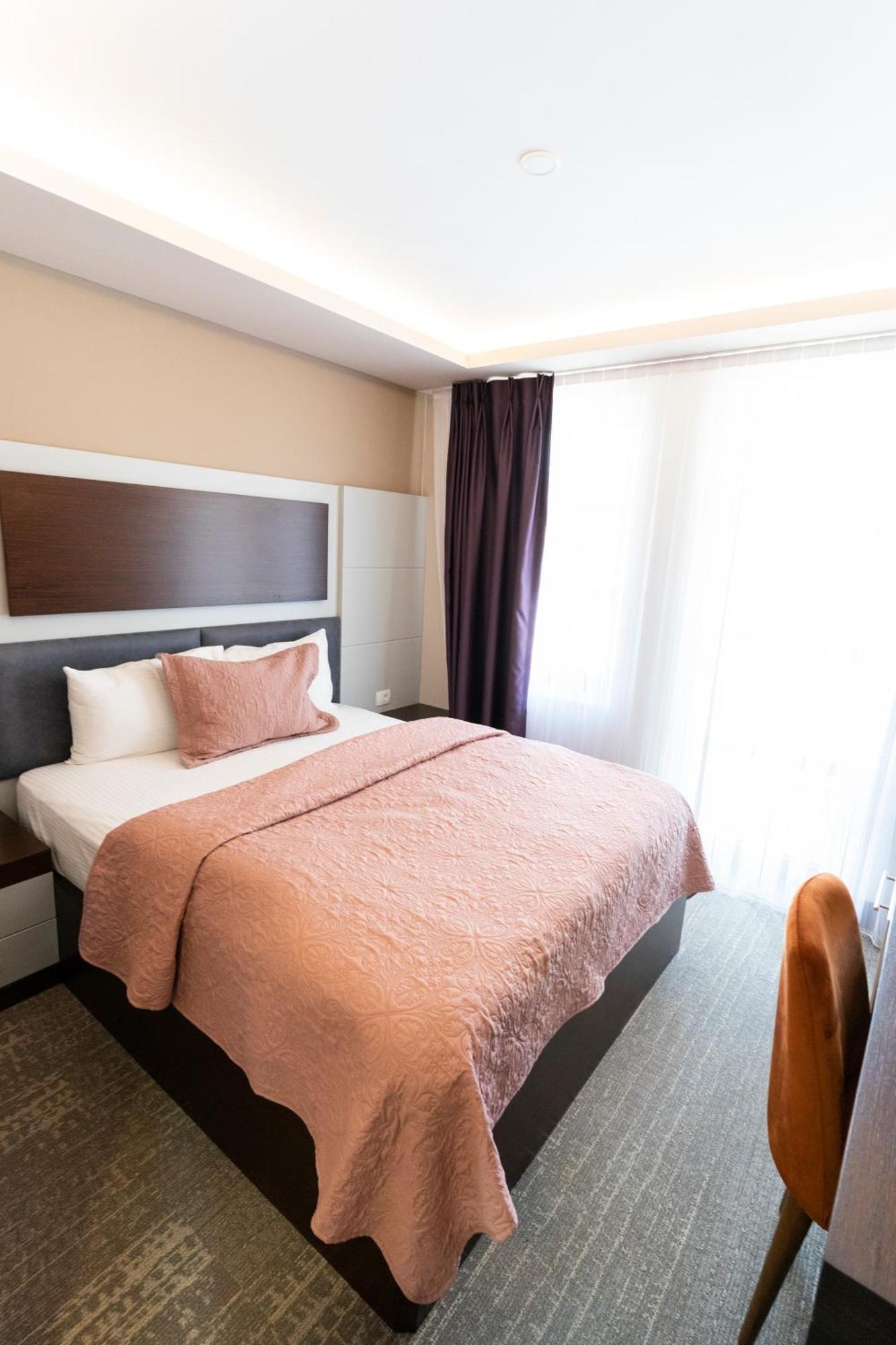 Hotel Prizreni Extérieur photo