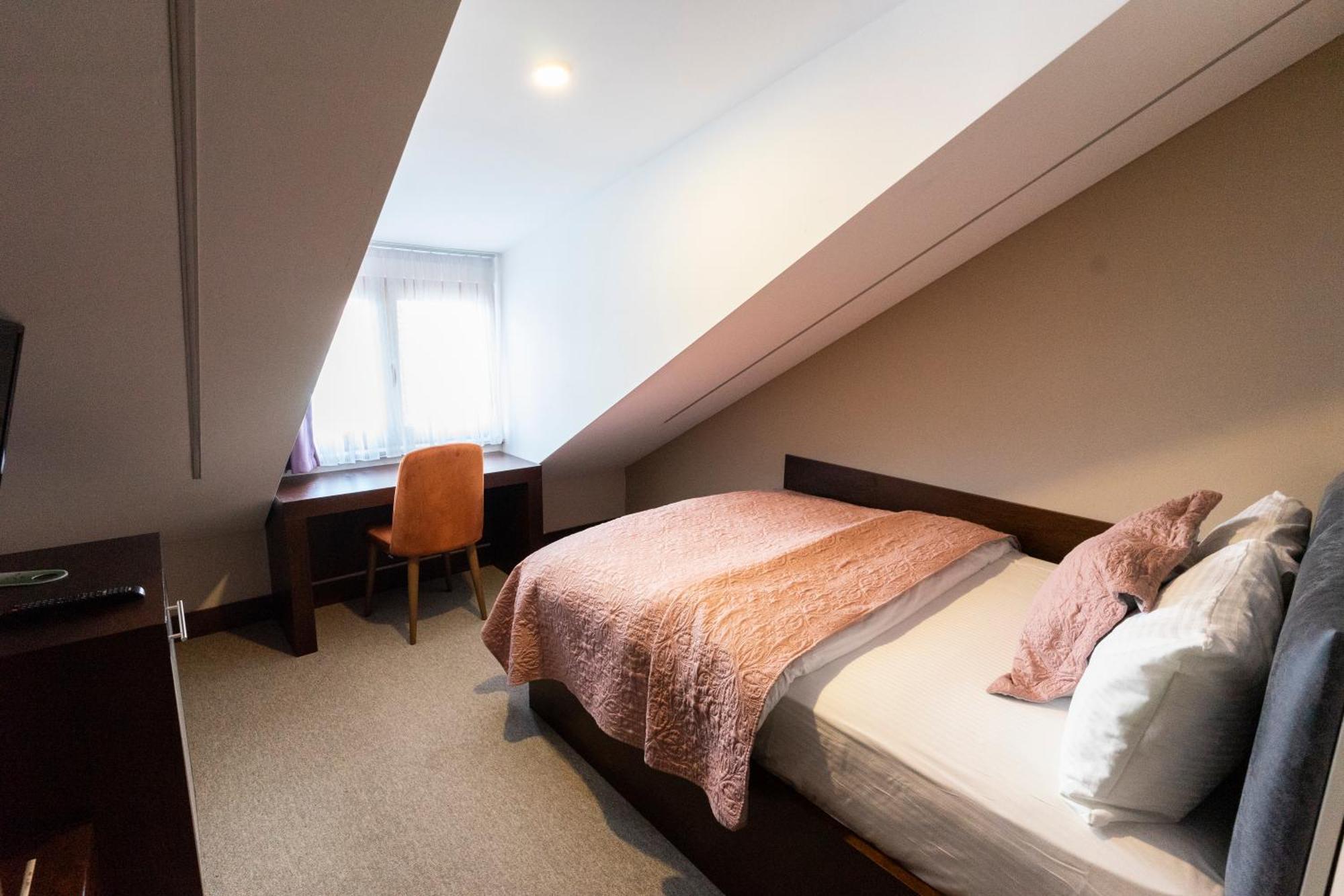 Hotel Prizreni Extérieur photo
