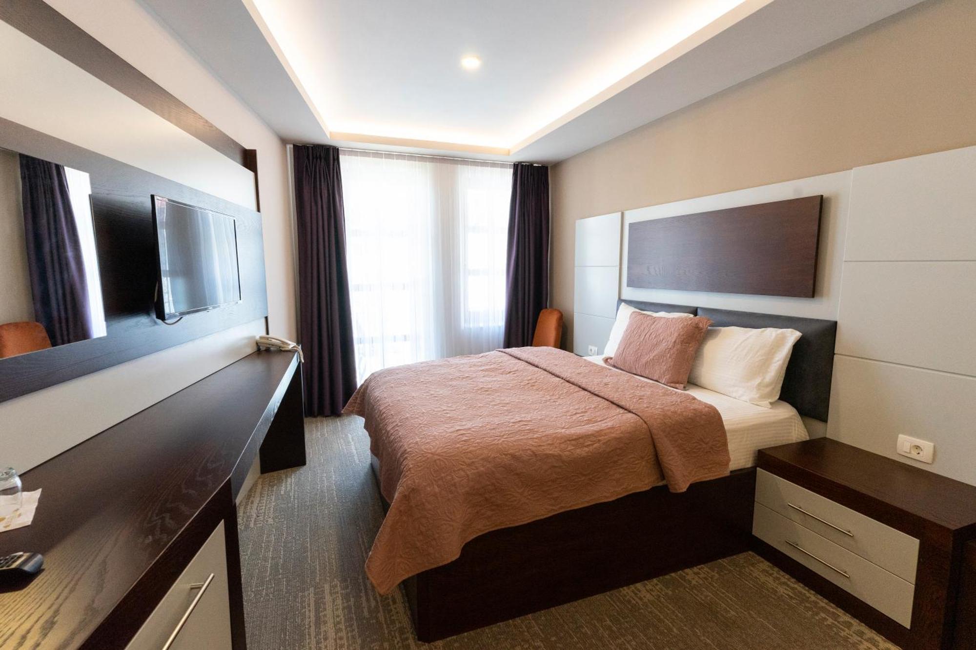 Hotel Prizreni Extérieur photo