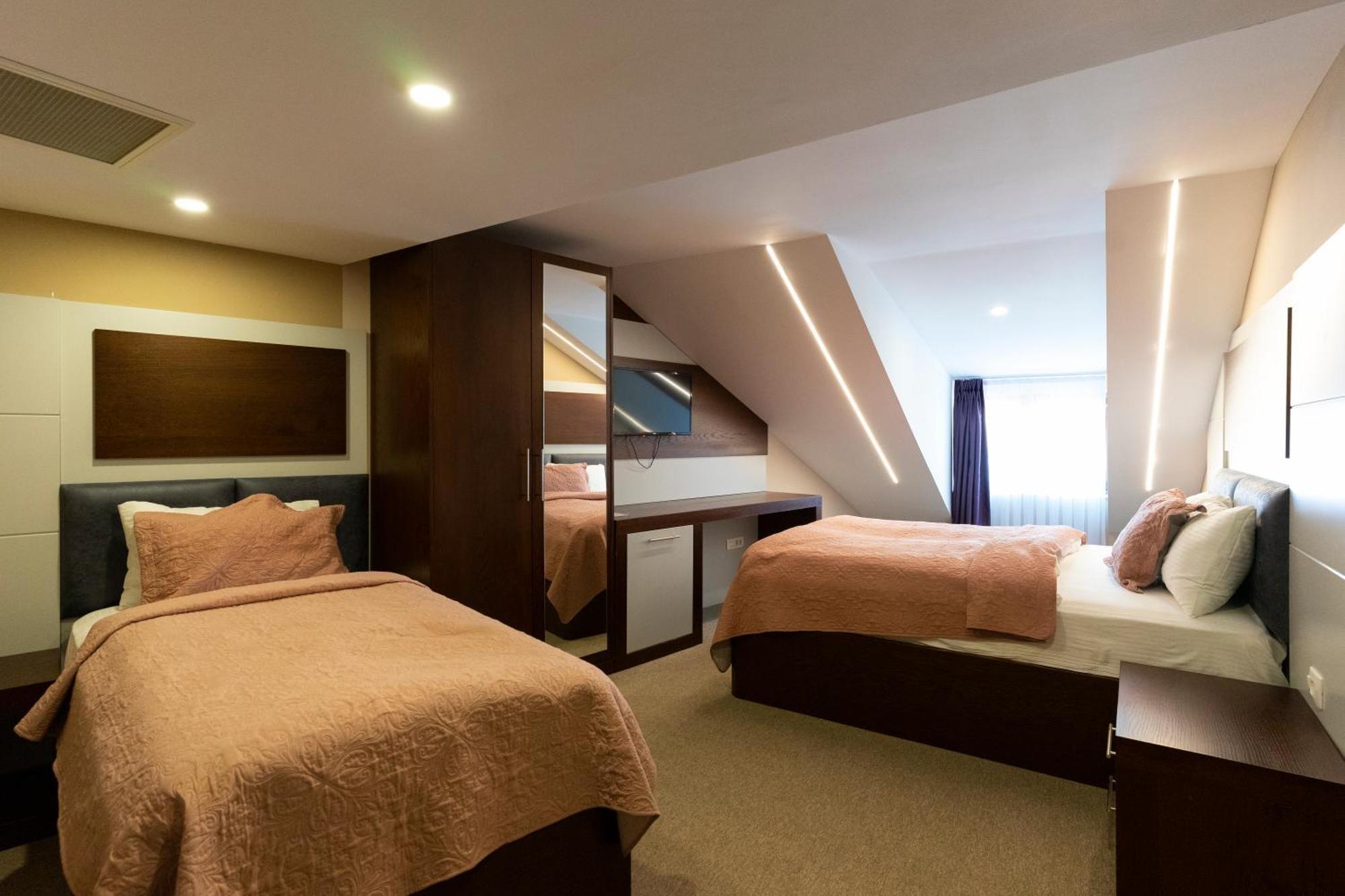 Hotel Prizreni Extérieur photo