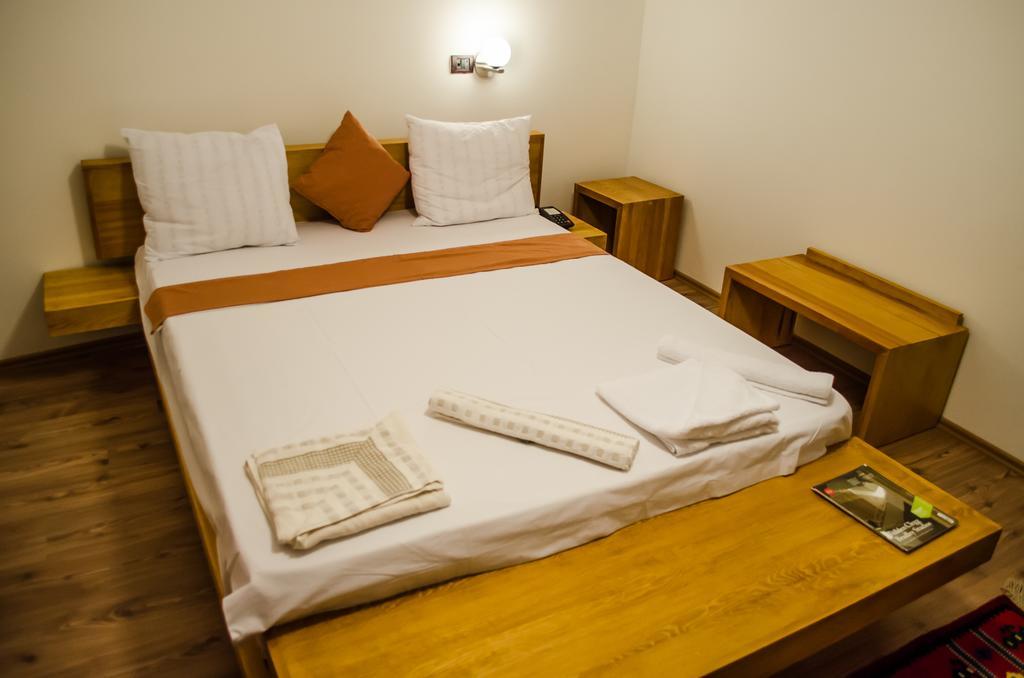 Hotel Prizreni Extérieur photo