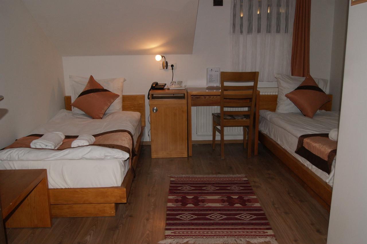 Hotel Prizreni Extérieur photo