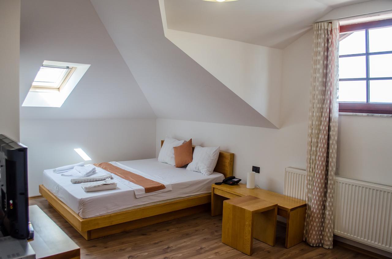 Hotel Prizreni Extérieur photo
