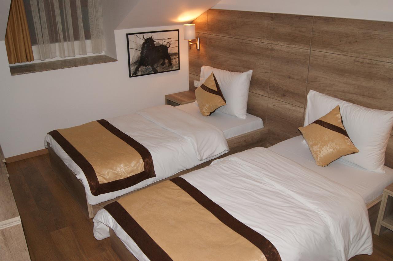 Hotel Prizreni Extérieur photo